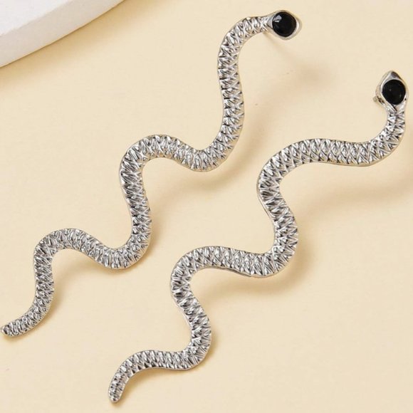 NEW Silver Color Snake Earrings 1 Pair - Picture 2 of 2